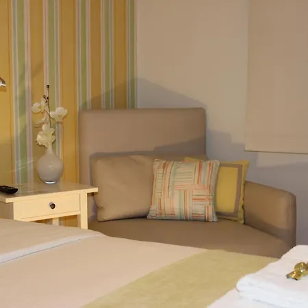 Cosy Homestay *